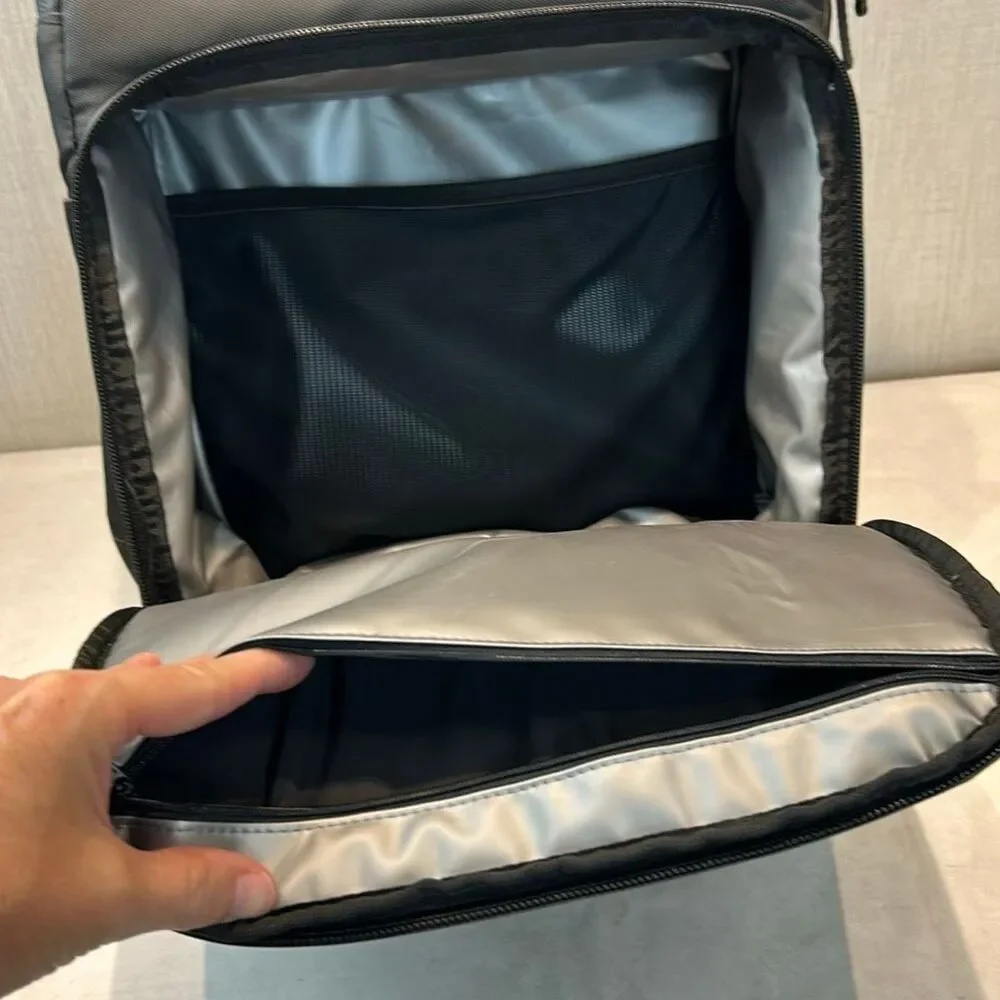 Vooray Insulated Picnic Backpack Black Zip Closure Adjustable Straps